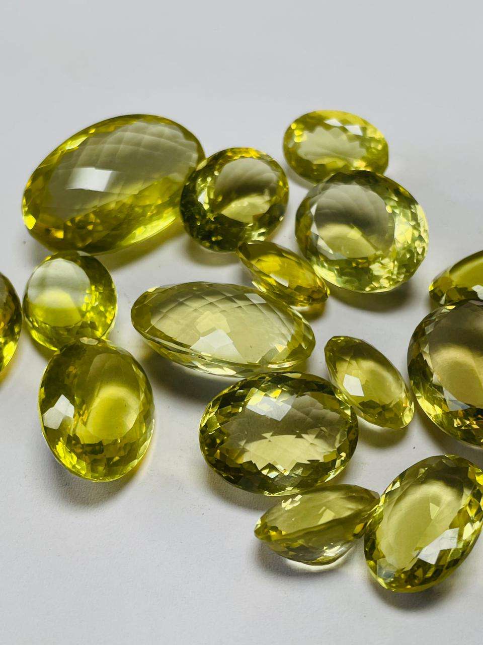 สีเหลือง