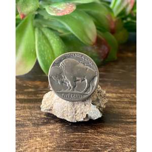 แหวนเงินแท้ทำมือแบบนาวาโฮ ขนาด 8.75 เครื่องประดับสะสมทางวัฒนธรรม - Product Image 1