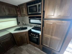 Utilisé 2021 F-o-r-e-s-t R-i-v-e-r Rockwood U-l-t-r-a L-i-t-e 2608BS - Product Image 3
