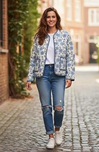 Chaqueta Acolchada de Algodón Hecha a Mano: Estampado de Bloques de Safari en la Jungla, Reversible con Puntada Kantha - Product Image 5