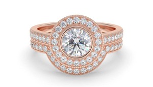 แหวนเพชรทรงกลมแบบ Lab Grown ประดับรอบวง พร้อมแหวนคู่สำหรับเขาและเธอ น้ำหนัก 1.00 กะรัต ทำจากทอง 18K และแพลตตินัม - Product Image 3