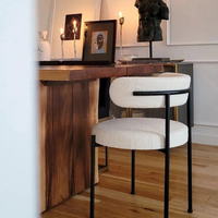 Chaise de salle à manger moderne et portable, rembourrée, avec structure métallique et dossier coussiné, idéale pour appartement, parc et hôtel