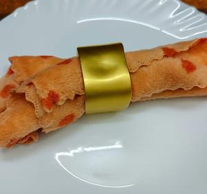 แหวนผ้าเช็ดปากชุบทองแบบทันสมัยที่ใส่กระดาษเช็ดปากโลหะงานแฮนด์เมดรูปทรงแฟนซีตกแต่งสำหรับงานแต่งงานขายส่งความต้องการ - Product Image 1