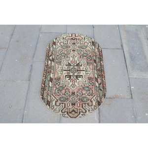 Alfombra Redonda Vintage de 1.9x3 pies, Alfombra Turca de Lana con Estampado Animal Marrón - Product Image 1