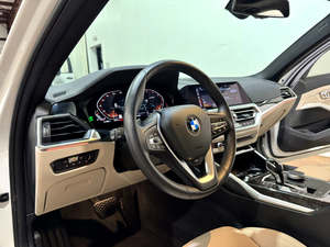 BMW Serie 3 330i Sedán RWD 2019 Económico con Volante a la Izquierda/Derecha - Product Image 4