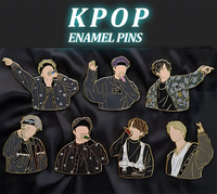 Pins en émail dur plaqué, personnalisés en usine, tendance, à thème anime et dessin animé, avec paillettes, badges métalliques écologiques, collection pour la mode jeunesse coréenne