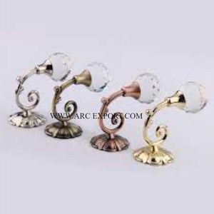 Ensemble de 4 crochets et cintres classiques faits à la main pour chapeaux et manteaux suspendus au mur et élégants Crochets de cuisine de luxe les plus vendus - Product Image 1