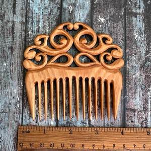 Peine de Madera Ecológico Hecho a Mano con Acabado Pulido, Peine de Masaje Anti-Rotura para Cabello Grueso, Rizado y Lacio - Product Image 2