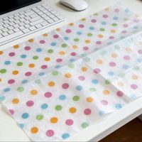 Papier de soie à pois coloré personnalisé pour l'emballage de cadeaux, les boutiques, les fleuristes, les vêtements et les emballages de fête