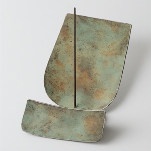 ถาดโลหะหรูหราและตกแต่งอย่างดีมีรูปร่างเหมือนขนนกยูงที่มีชื่อเสียงเพิ่มความสวยงาม - Product Image 2