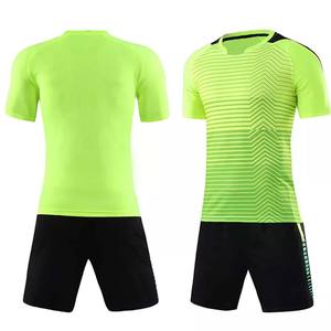 Ropa de entrenamiento de fútbol de verano personalizada OEM conjuntos de camisetas de fútbol de manga corta con diseño impreso - Product Image 5