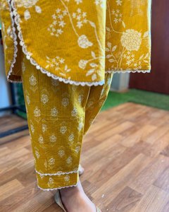 Summer Comfort M TO XXL Tamaño Color amarillo Pure Katha Cotton acabados de alta calidad Diseñador indio wear Trend-driven Kurtis Set - Product Image 2