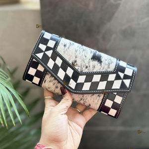 Tendance Designer Fourrure De Vachette Embrayage Outillage À La Main Sculpture Portefeuille Multi Utilisations Vérifie Motif Designer Stylé Embrayages pour Femmes - Product Image 1