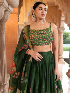 Lehenga Choli con estampado étnico en estrella Georgette con adornos de ganchillo y organza fluida Dupatta" - Product Image 6