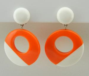 Elegante Juego de Pendientes de Resina con Diseño de Ángel para Mujer, Modernos Broches Dorados, Hermosa Joyería Artesanal de Resina - Product Image 1