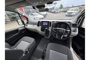 Voiture d'occasion de qualité et abordable, Toyota Hiace 2019, conduite à droite - Product Image 2