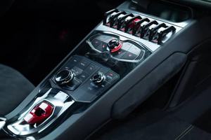 LAMB-ORGH-INI HURA-CAN LP610-4 COUPE 2016, TRÈS PROPRE, 8300 MILLES, MOTEUR V10 DE 602 CHEVAUX, PRÊT À ÊTRE LIVRÉ - Product Image 6