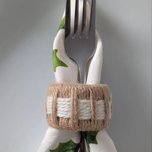 Porte-serviettes en rotin moderne et élégant pour la table de cuisine, l'affichage et l'utilisation quotidienne à la salle à manger avec un charme rustique en provenance d'Inde - Product Image 1