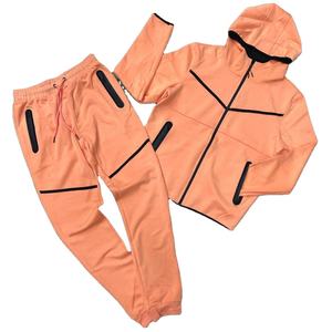 Ensembles de jogging avec logo personnalisé pour hommes, survêtements de sport pour hommes, vêtements d'entraînement, survêtement de gym personnalisé et confortable pour hommes - Product Image 1