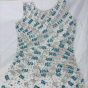 Panneau de tissu brodé à la main de poids lourd pour robes de haute couture avec des styles croisés en jacquard en chevrons entrelacés - Product Image 1