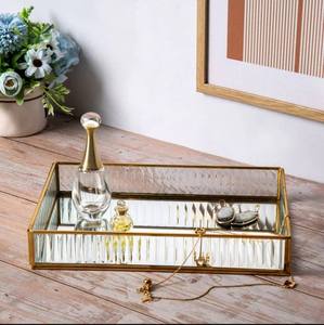 Meuble sous-vasque vintage en laiton et verre de haute qualité pour la décoration de la maison - Product Image 3