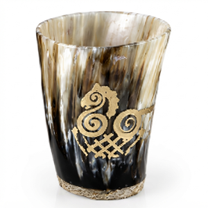 Vaso de Vidrio de Lujo Ecológico Hecho a Mano con Cuerno Natural, Lámina Dorada y Patrón de Espiral |   REHMAN CRAFT - Product Image 1