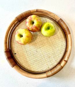 Bandeja redonda de ratán de alta calidad, multifuncional para almacenamiento. Hecho de materiales que son amigables con la naturaleza y los humanos. - Product Image 3