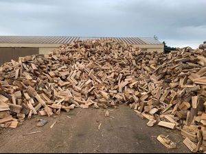 Leña de Roble de Alta Calidad Secada en Horno, Tamaño Óptimo para Productos Relacionados con la Energía - Product Image 4