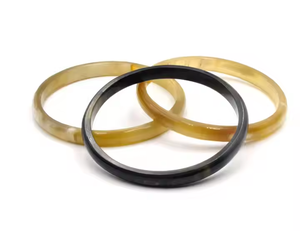 Conjunto de brazalete de cuerno de vaca Acabado brillante de alta calidad Pulsera de ajuste de todos los tamaños Antiguo con tachuelas doradas por artesanía de media luna - Product Image 2