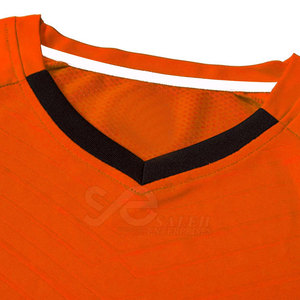Uniformes de Fútbol Transpirables de Alta Calidad 100% Poliéster, Cuello Redondo, OEM, para Entrenamiento, Venta al Por Mayor, Personalizables con Nombres y Números de Equipo - Product Image 2