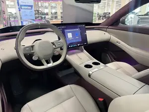 Nouvelle berline YU 2025 au design restylé, intérieur cuir foncé, toit ouvrant panoramique, transmission intégrale, batterie lithium R18, voiture pour adultes, best-seller, prête à être expédiée - Product Image 4