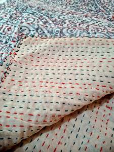 Courtepointes Kantha ethniques indiennes vintage faites à la main imprimées réversibles en coton biologique cousues à la main - Product Image 5