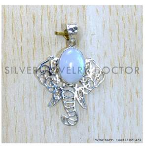 จี้รูปช้างนำโชค ประดับด้วยมูนสโตนทรงรีหลากสี ทำจากเงินแท้ 925 ขายส่งจำนวนมาก - Product Image 1