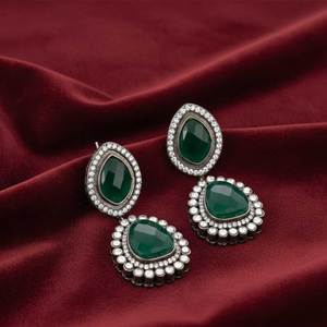 Boucles d'oreilles pendantes en onyx vert plaqué or faites à la main, bijoux ethniques indiens perlés pour femmes à bon prix - Product Image 4