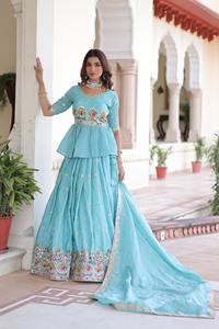 Ensemble Lehenga Choli Prêt-à-Porter de Luxe Doré avec Broderies de Paillettes pour Femme, Tenue Ethnique et Cérémonie Sangeet - Product Image 2