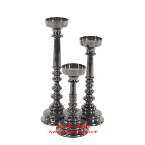 Ensemble de 3 bougeoirs en T en métal fini noir brillant avec éclairage de chambre à coucher au design élégant - Product Image 1