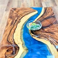 Table Basse en Résine et Bois avec Feuille d'Or et Résine Époxy Naturelle de HAND MADE CRAFT