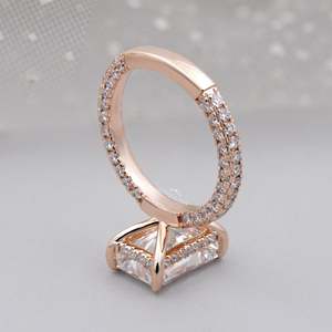 Anillo de Compromiso con Certificado IGI, Diamante Cultivado en Laboratorio con Corte Radiante, Banda Pavé y Halo Oculto, Anillos de Diamantes Elegantes - Product Image 5