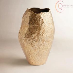 Vase à fleurs de table en métal fait main de luxe, surface lisse et polie, design contemporain pour fleurs artificielles/fraîches, rehaussant l'esthétique - Product Image 4