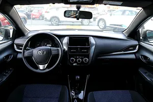 Listo para Enviar: Toyota Yaris SE Hatchback 2025, 1.3, Seminuevo, 3 Años de Garantía, Disponible para la Venta - Product Image 4