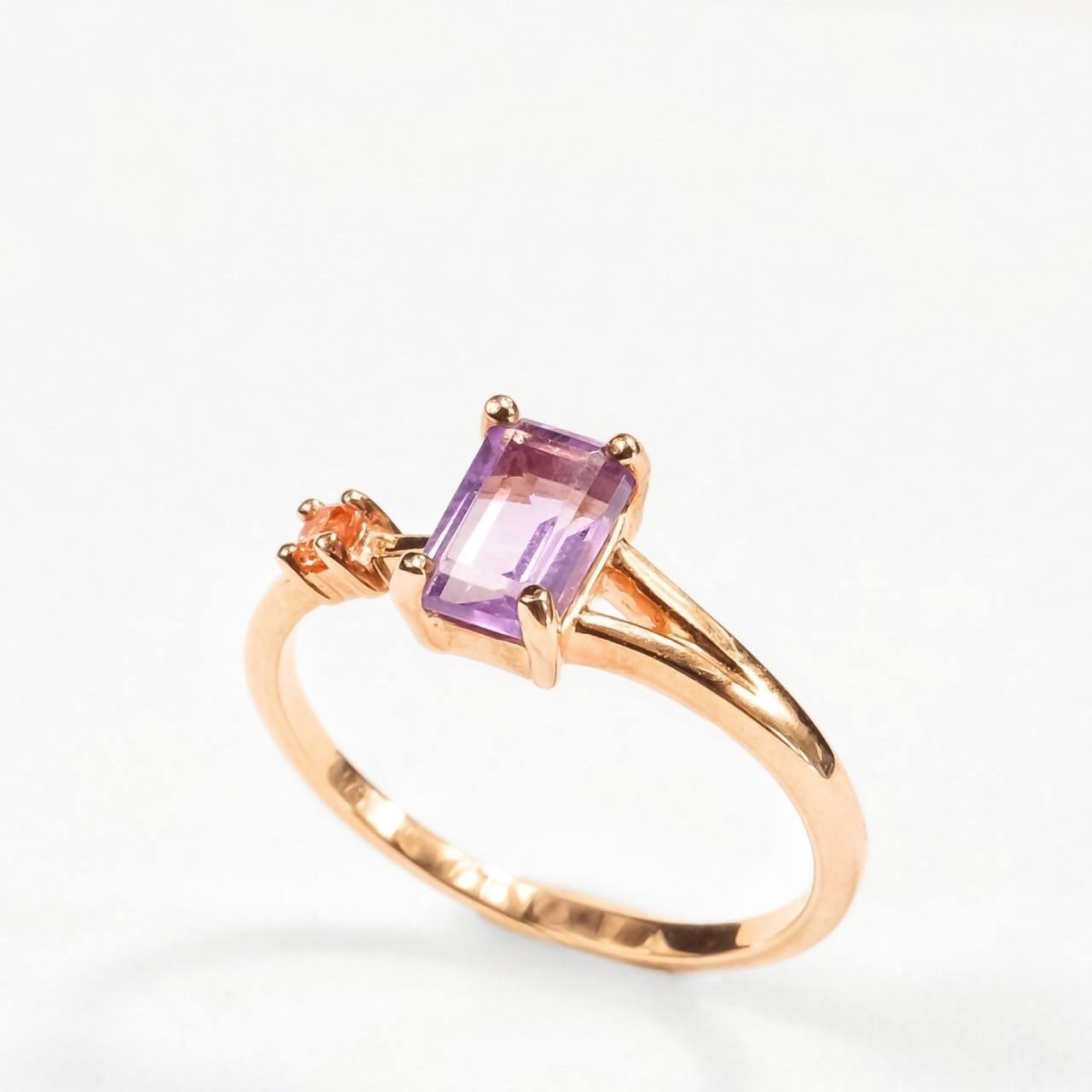 แอเมทิสต์และแซฟไฟร์สีส้ม