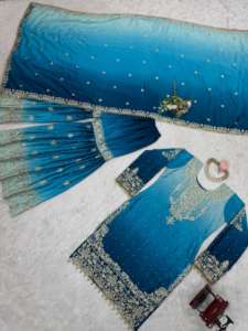 Sofisticada colección de trajes de diseñador Heavy Chinon Un conjunto coordinado del mismo color con un traje con codificación interna refinada - Product Image 4