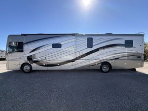 Camping-car de luxe Fleetwood Discovery 40G de 2018 à 2020, 41 pieds, entièrement équipé, faible kilométrage, prêt à l'exportation, 4-6 personnes - Product Image 3