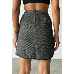 Jupe courte en cachemire noir, tissu doux - Product Image 2