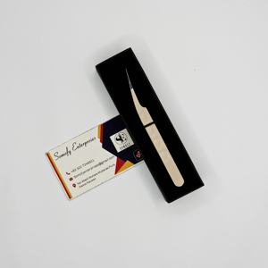 Pince à épiler pour extensions de cils Hello Kitty couleur nude, faite à la main, en acier inoxydable japonais Somofy Enterprises, 10 mm, dentelée - Product Image 3