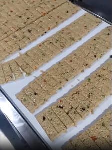 Barra automática de cereal de nuez de dulce de cacahuete quebradizo, cortador de cubo de caramelo de turrón de caramelo, máquina cortadora de caramelo duro suave - Product Image 3