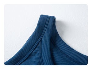 Camisole noire à col en V pour femme avec soutien-gorge intégré Débardeur rembourré à la mode d'été T-shirts tricotés sans couture pour Streetwear - Product Image 4