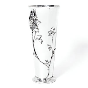 Vase à fleurs élégant en acier inoxydable argenté, motif floral délicat en relief, style moderne pour la maison et le bureau, vase de mariage conique poli - Product Image 2