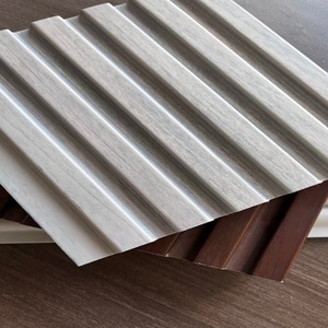 ألواح تزيين خارجية حديثة من مركب الخشب والبلاستيك (WPC) بسمك 18 مم، مصقولة ومضادة للانزلاق، بنظام تعشيق مزدوج، مقاومة للماء، بألوان البلوط والساج والصنوبر والقيقب، مناسبة للاستخدام الخارجي والمستشفيات - Product Image 3