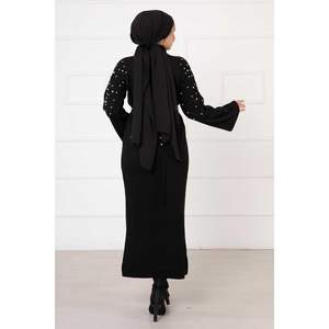 Robe de perle noire à épaules dénudées pour carrière - Product Image 4